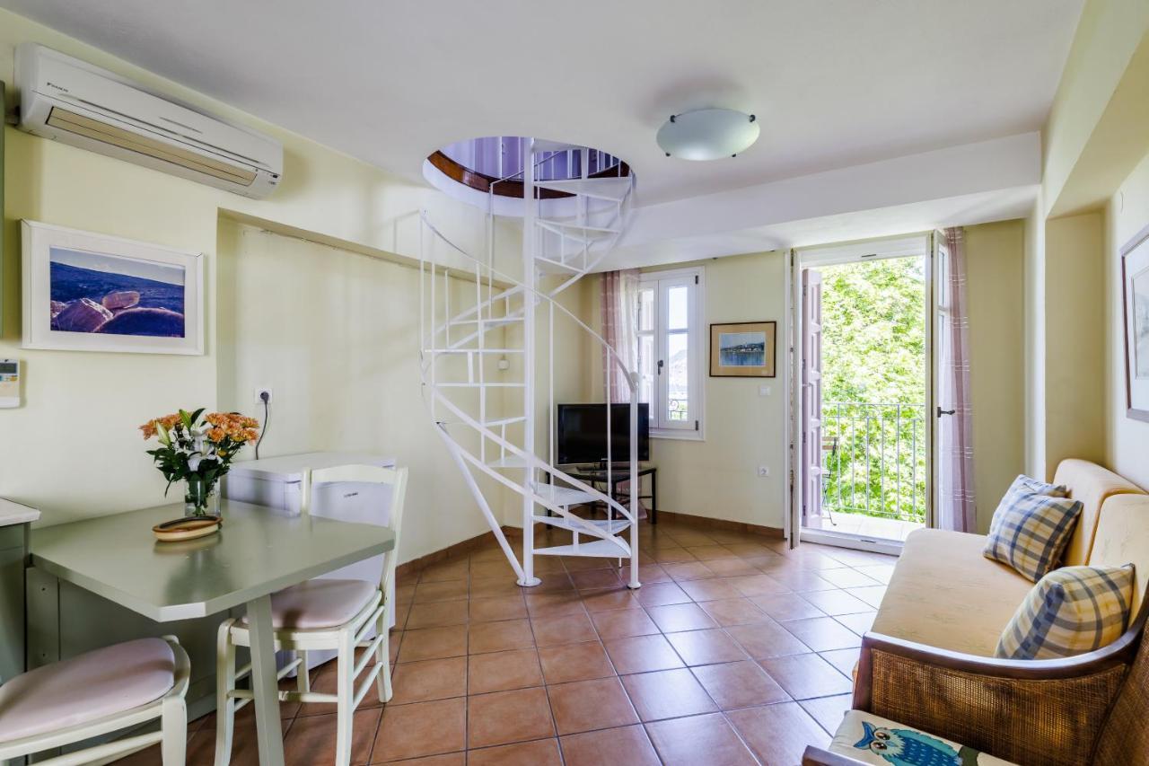 Sentefi Maisonette Skopelos Eksteriør billede
